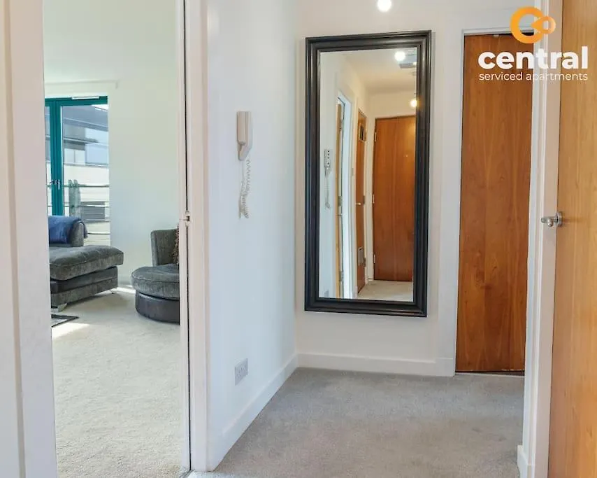 Central Serviced Apartments - 2 Bedroom - City Quay Views - Walk Into The City Centre - Smart Tvs In All Rooms - We Are Your Short Term Stay Specialists In Dundee - Get In Touch To Book Your Stay - Central Short Lets Dundee