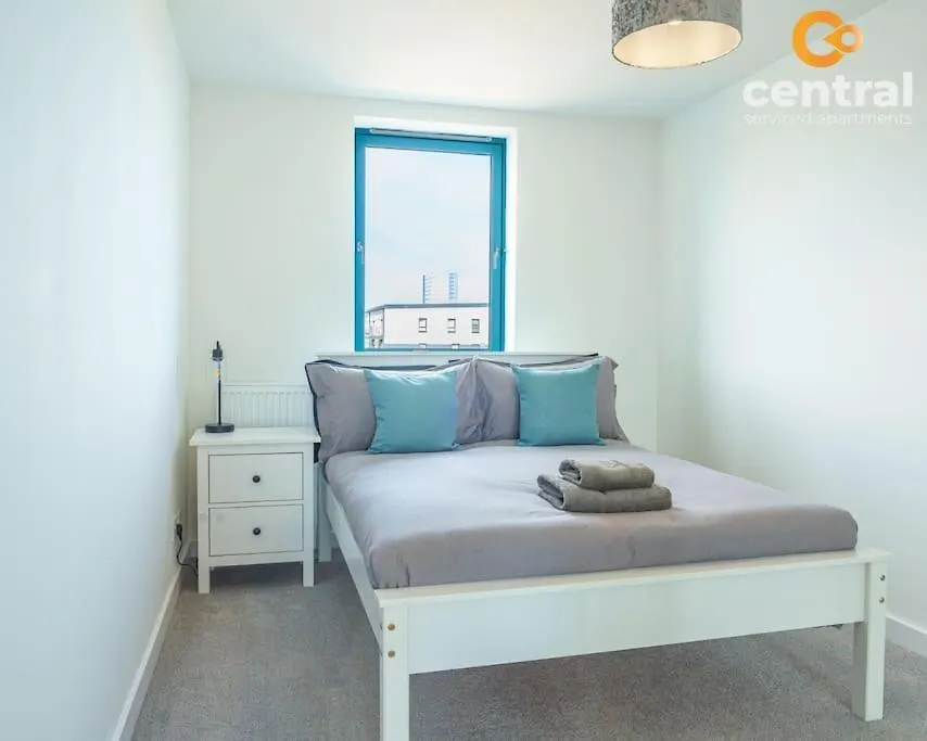 Central Serviced Apartments - 2 Bedroom - City Quay Views - Walk Into The City Centre - Smart Tvs In All Rooms - We Are Your Short Term Stay Specialists In Dundee - Get In Touch To Book Your Stay - Central Short Lets Dundee