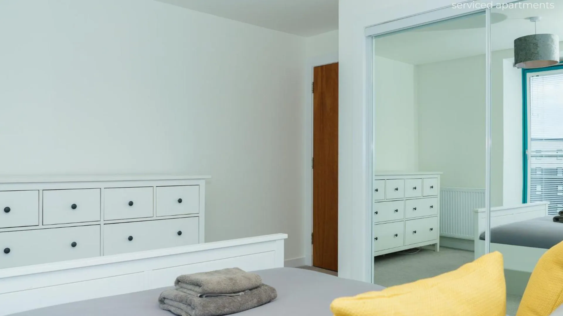 Central Serviced Apartments - 2 Bedroom - City Quay Views - Walk Into The City Centre - Smart Tvs In All Rooms - We Are Your Short Term Stay Specialists In Dundee - Get In Touch To Book Your Stay - Central Short Lets Dundee