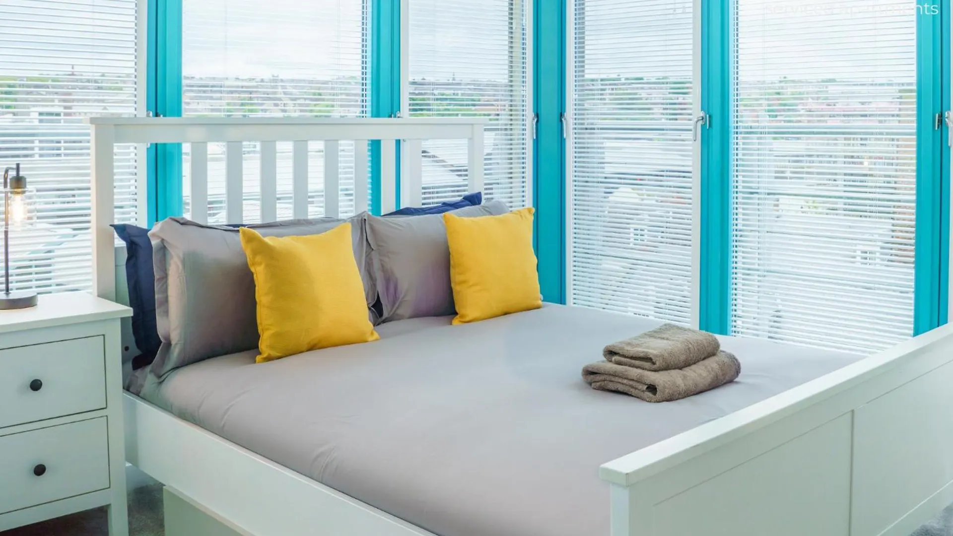 Central Serviced Apartments - 2 Bedroom - City Quay Views - Walk Into The City Centre - Smart Tvs In All Rooms - We Are Your Short Term Stay Specialists In Dundee - Get In Touch To Book Your Stay - Central Short Lets Dundee United Kingdom