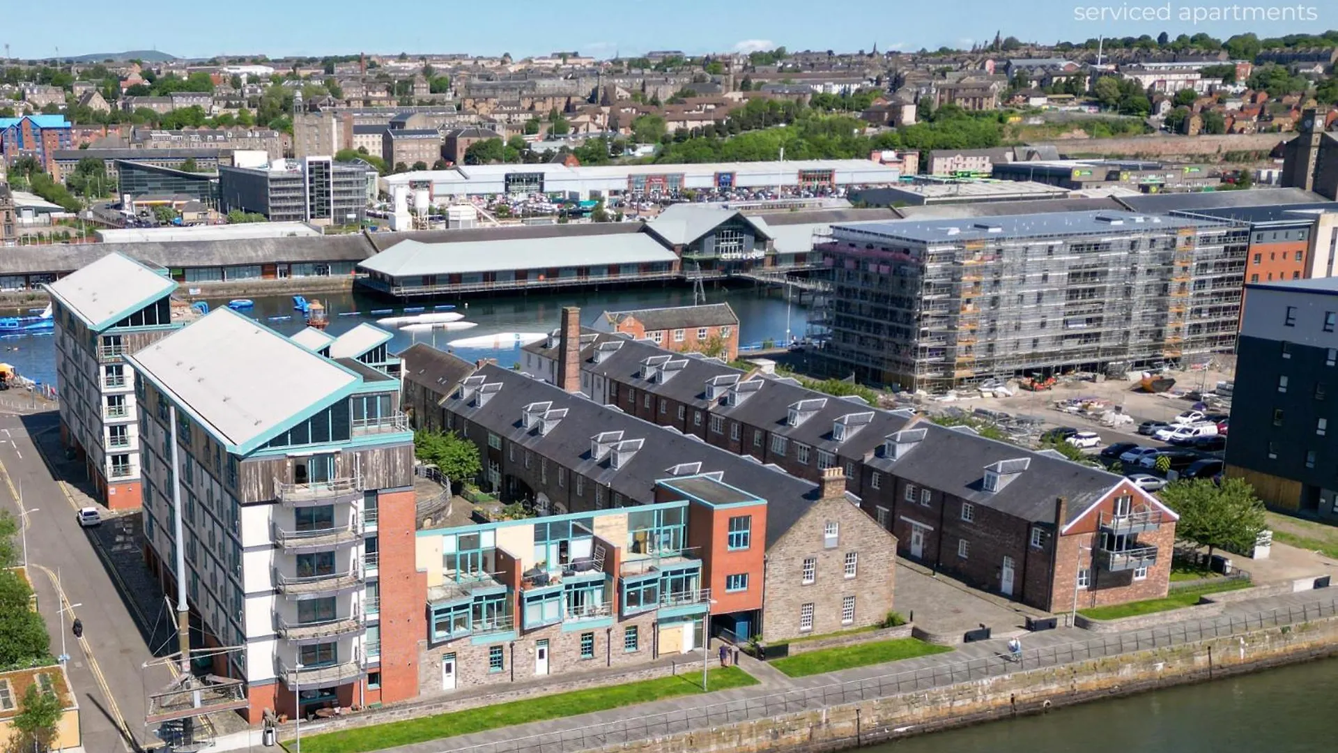 Central Serviced Apartments - 2 Bedroom - City Quay Views - Walk Into The City Centre - Smart Tvs In All Rooms - We Are Your Short Term Stay Specialists In Dundee - Get In Touch To Book Your Stay - Central Short Lets Dundee